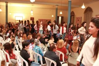 Desfile para la Asociación Educacionista La Fraternidad